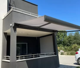 Tenda na terasi apartmana