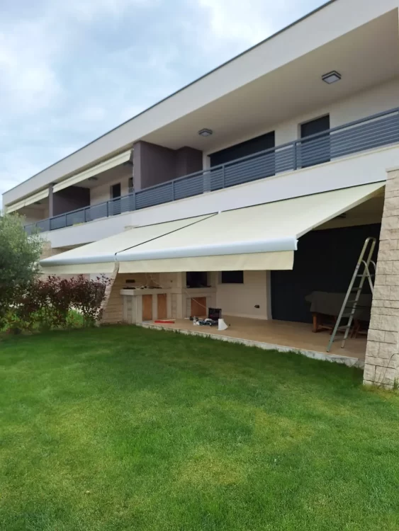 Zglobna tenda Tenda nad terasom